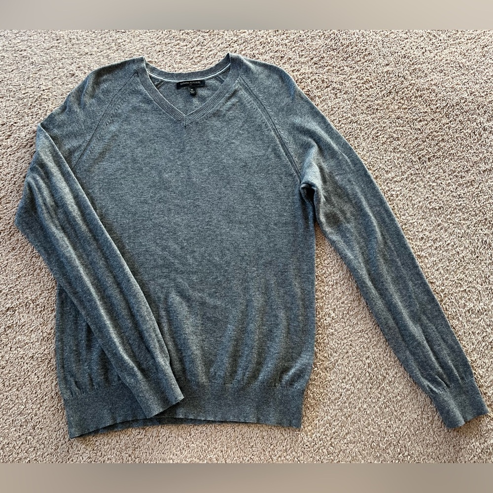 Men’s Gray V-neck Sweater | Banana Republic